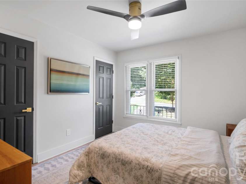 1634 Lumarka Drive, Charlotte, NC 28212.  MLS# CAR4387131, YatesRealty ID 39446. 