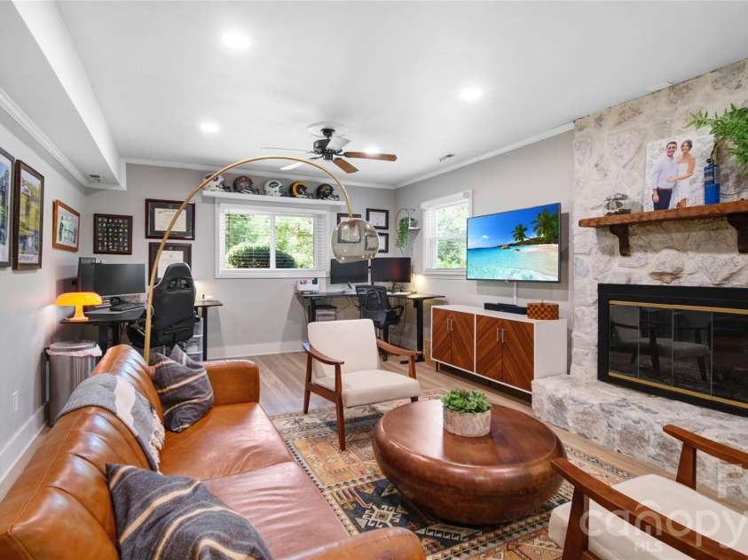 1634 Lumarka Drive, Charlotte, NC 28212.  MLS# CAR4387131, YatesRealty ID 39446. 