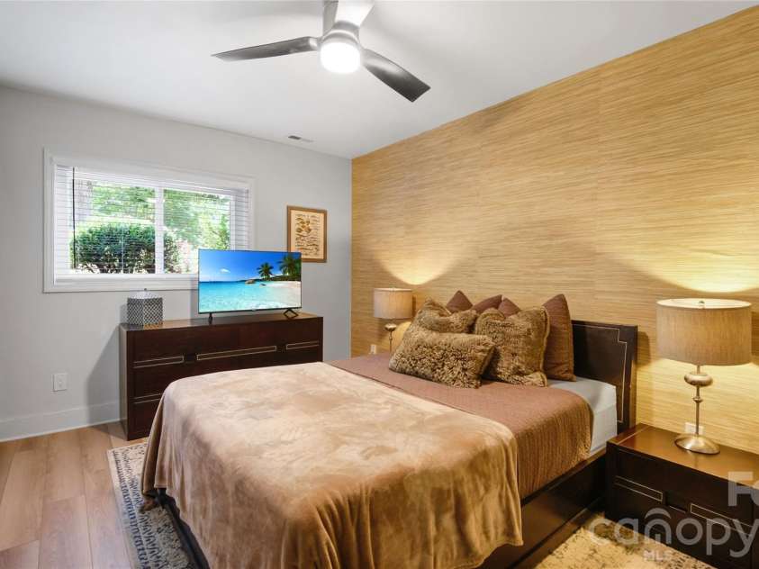 1634 Lumarka Drive, Charlotte, NC 28212.  MLS# CAR4387131, YatesRealty ID 39446. 