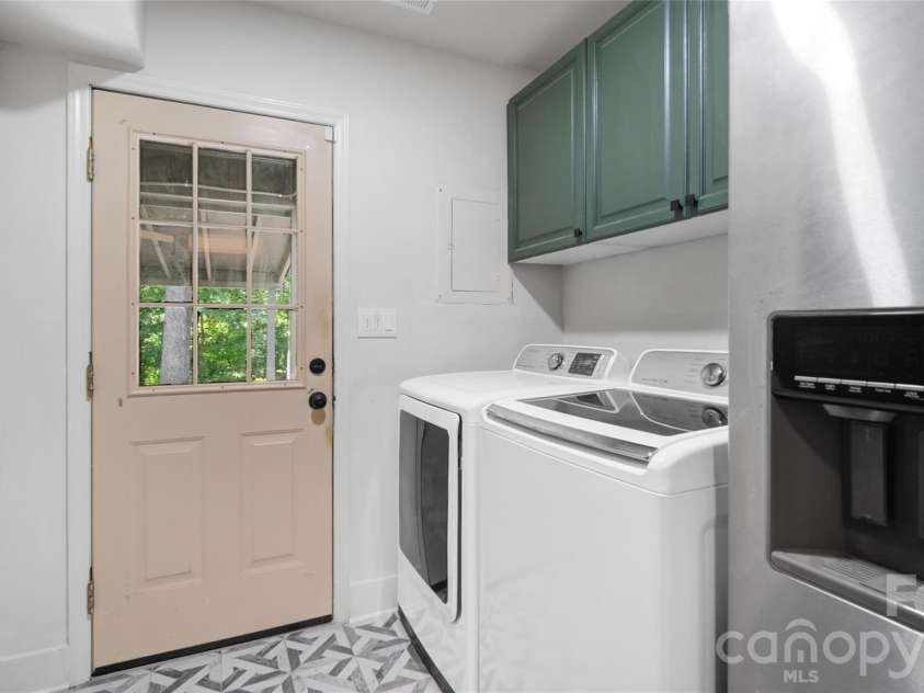1634 Lumarka Drive, Charlotte, NC 28212.  MLS# CAR4387131, YatesRealty ID 39446. 