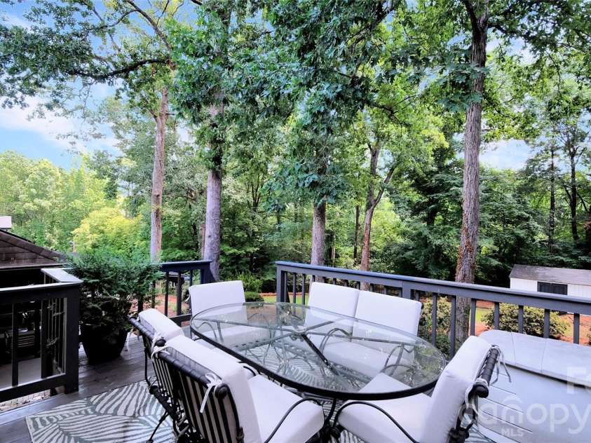 1634 Lumarka Drive, Charlotte, NC 28212.  MLS# CAR4387131, YatesRealty ID 39446. 