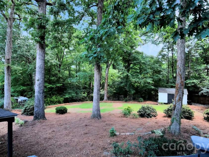 1634 Lumarka Drive, Charlotte, NC 28212.  MLS# CAR4387131, YatesRealty ID 39446. 