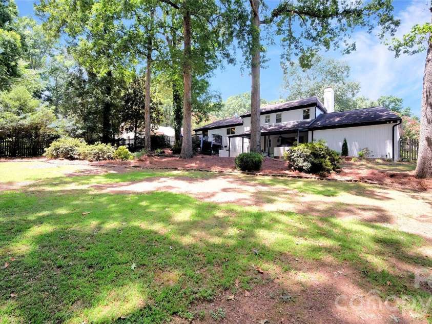 1634 Lumarka Drive, Charlotte, NC 28212.  MLS# CAR4387131, YatesRealty ID 39446. 