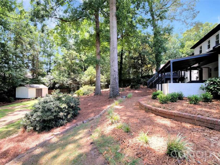1634 Lumarka Drive, Charlotte, NC 28212.  MLS# CAR4387131, YatesRealty ID 39446. 