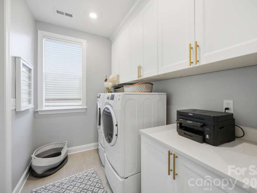 104 Sisters Cove Court, Mooresville, NC 28117.  MLS# CAR4398589, YatesRealty ID 39449. 