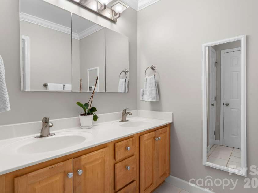 1221 Willow Creek Drive, Newton, NC 28658.  MLS# CAR4345210, YatesRealty ID 3945. 