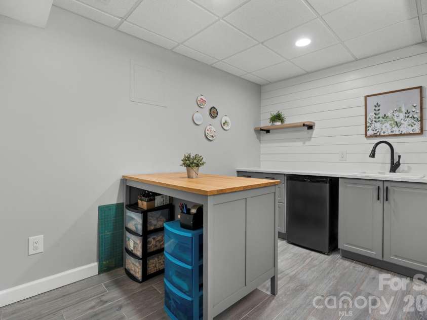 1221 Willow Creek Drive, Newton, NC 28658.  MLS# CAR4345210, YatesRealty ID 3945. 