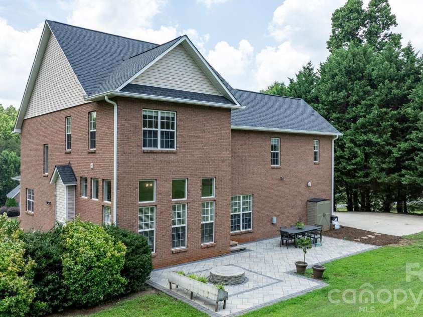 1221 Willow Creek Drive, Newton, NC 28658.  MLS# CAR4345210, YatesRealty ID 3945. 