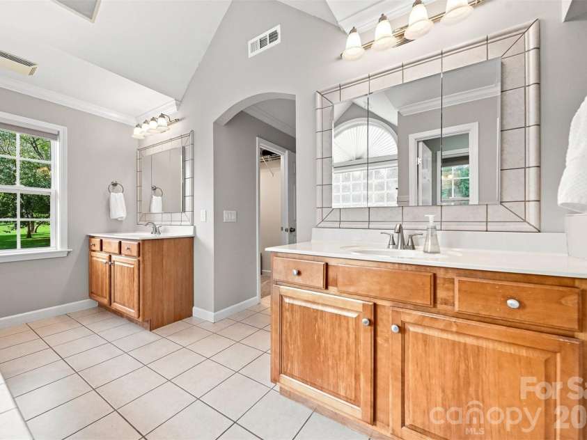 1221 Willow Creek Drive, Newton, NC 28658.  MLS# CAR4419040, YatesRealty ID 3945. 
