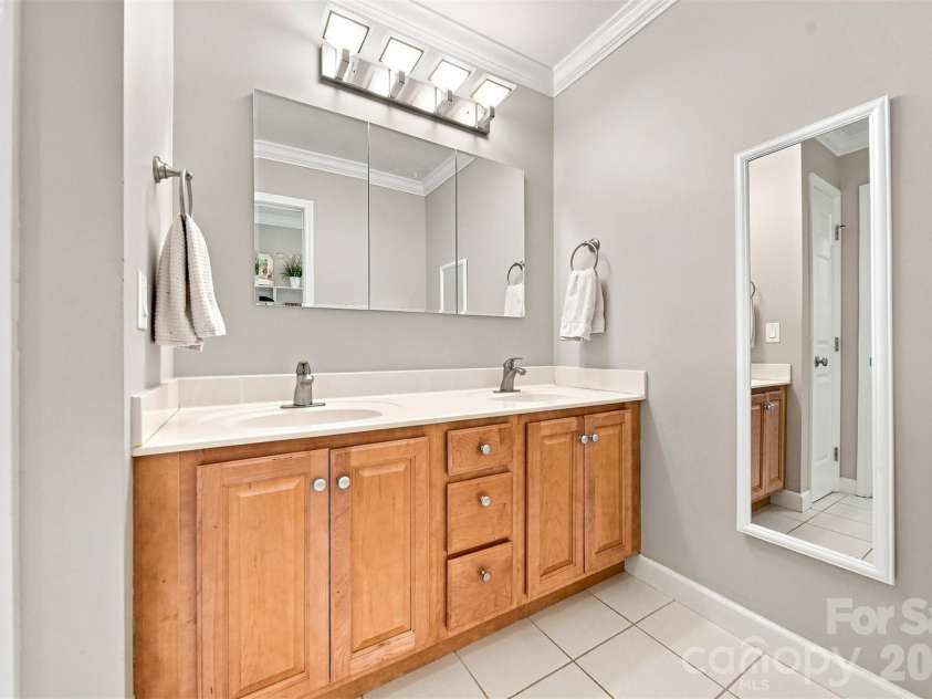 1221 Willow Creek Drive, Newton, NC 28658.  MLS# CAR4419040, YatesRealty ID 3945. 