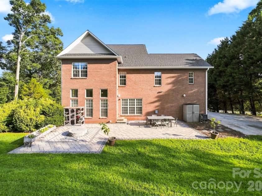 1221 Willow Creek Drive, Newton, NC 28658.  MLS# CAR4419040, YatesRealty ID 3945. 