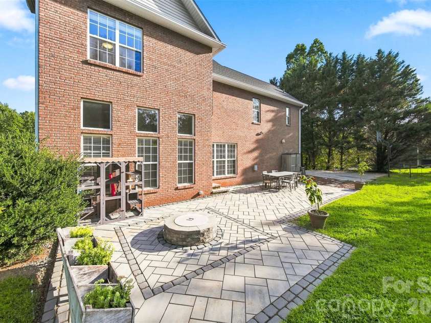 1221 Willow Creek Drive, Newton, NC 28658.  MLS# CAR4419040, YatesRealty ID 3945. 
