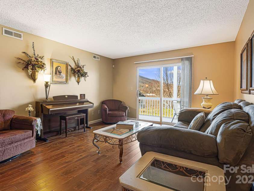 4603 Breakers Lane, Asheville, NC 28806.  MLS# CAR4241235, YatesRealty ID 3945. 