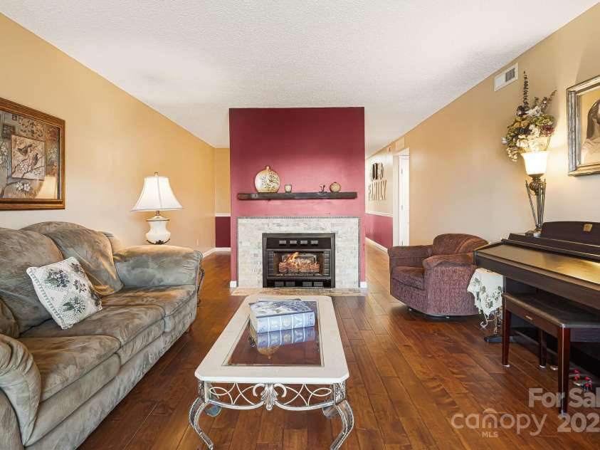 4603 Breakers Lane, Asheville, NC 28806.  MLS# CAR4241235, YatesRealty ID 3945. 