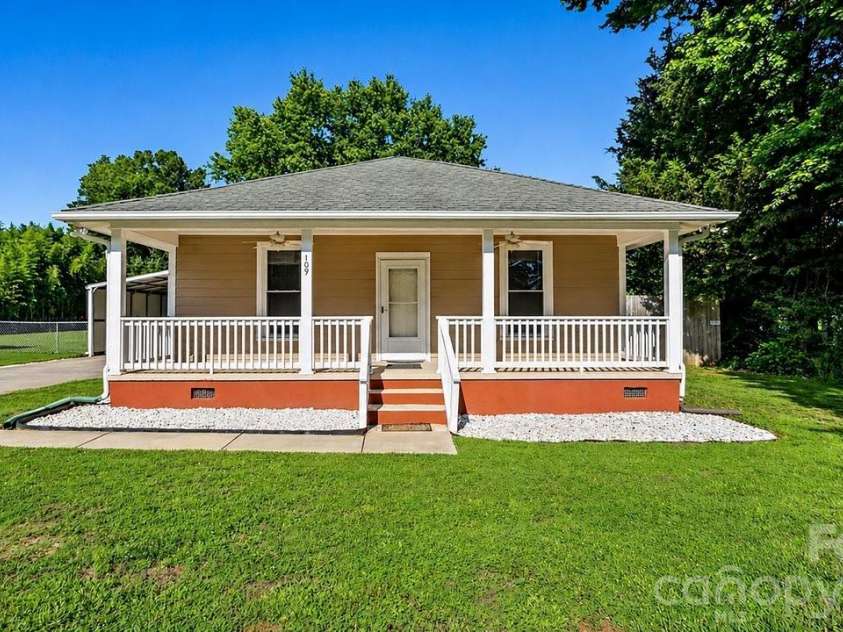 109 Globe Street, Mount Holly, NC 28120.  MLS# CAR4388985, YatesRealty ID 39451. 