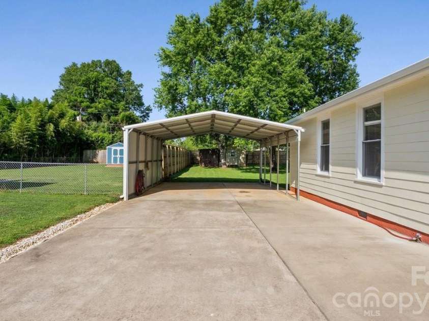 109 Globe Street, Mount Holly, NC 28120.  MLS# CAR4388985, YatesRealty ID 39451. 