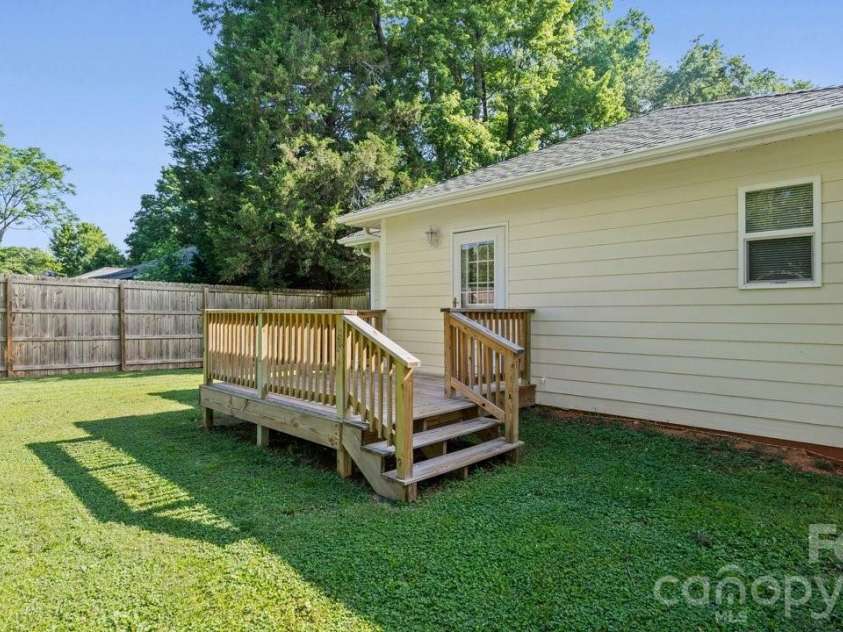 109 Globe Street, Mount Holly, NC 28120.  MLS# CAR4388985, YatesRealty ID 39451. 