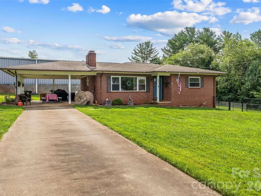 691 Central Street, Hudson, NC 28638.  MLS# CAR4407003, YatesRealty ID 39453. 