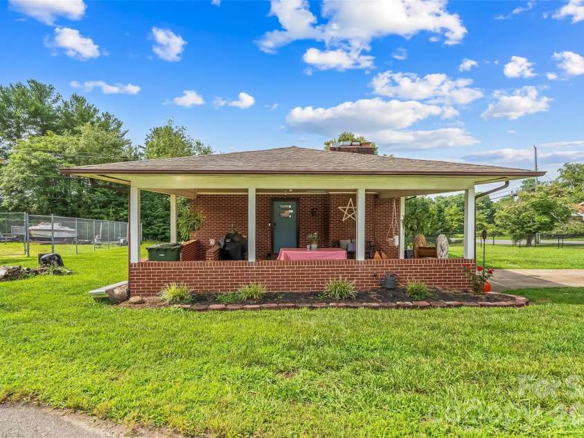 691 Central Street, Hudson, NC 28638.  MLS# CAR4407003, YatesRealty ID 39453. 