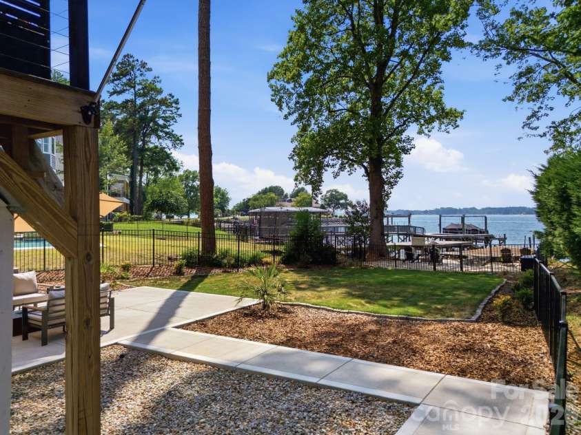 21101 Island Forest Drive, Cornelius, NC 28031.  MLS# CAR4401080, YatesRealty ID 39455. 