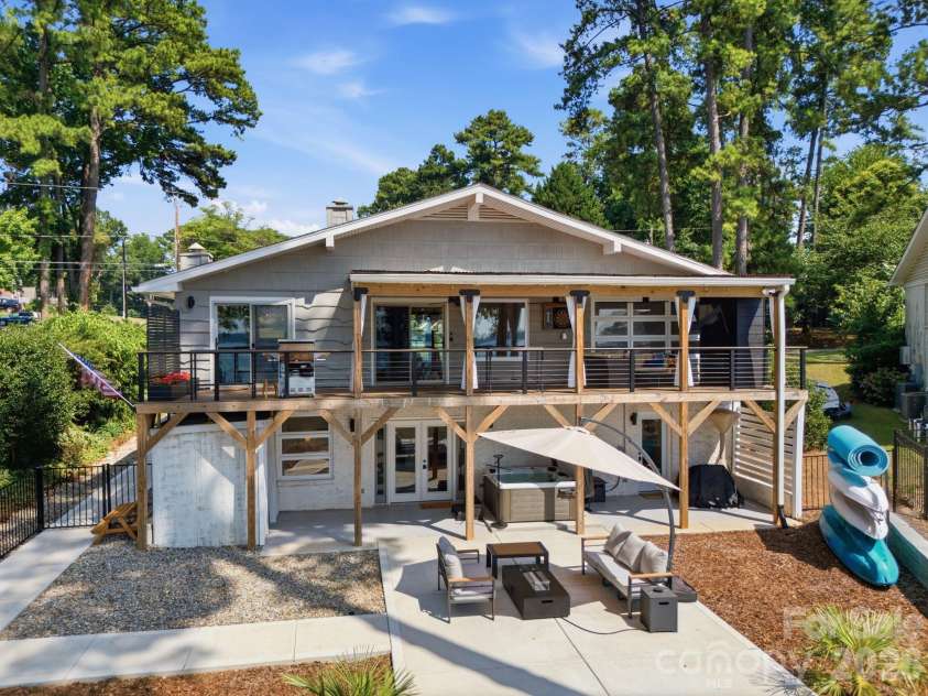 21101 Island Forest Drive, Cornelius, NC 28031.  MLS# CAR4401080, YatesRealty ID 39455. 