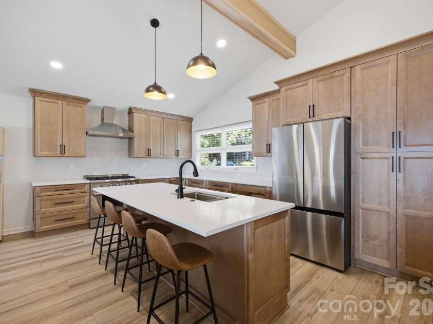 21101 Island Forest Drive, Cornelius, NC 28031.  MLS# CAR4401080, YatesRealty ID 39455. 