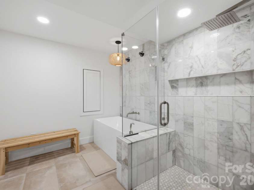 21101 Island Forest Drive, Cornelius, NC 28031.  MLS# CAR4401080, YatesRealty ID 39455. 
