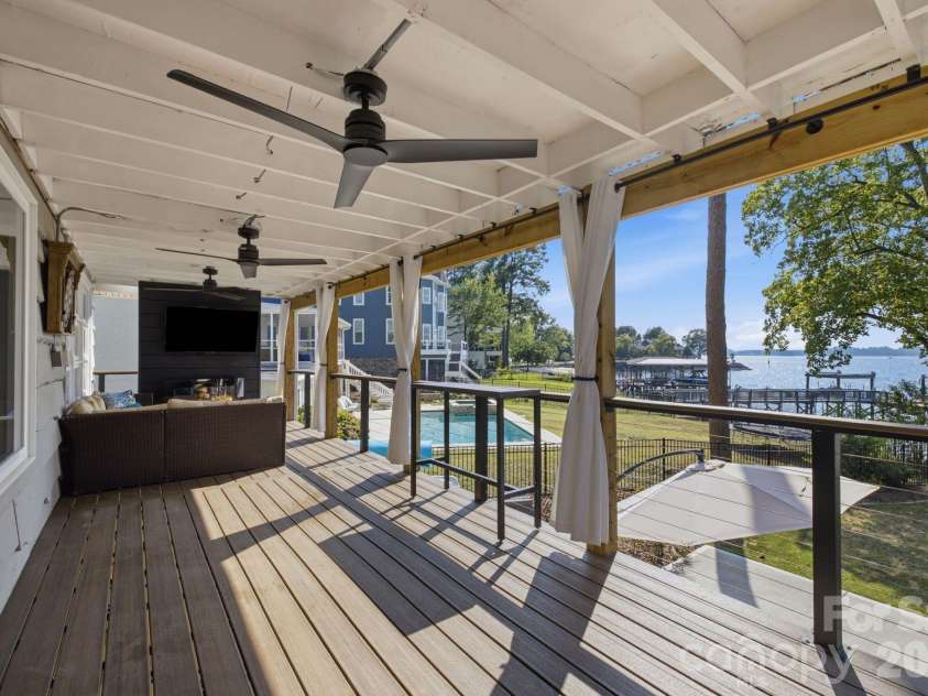 21101 Island Forest Drive, Cornelius, NC 28031.  MLS# CAR4401080, YatesRealty ID 39455. 
