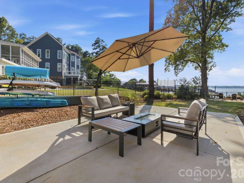 21101 Island Forest Drive, Cornelius, NC 28031.  MLS# CAR4401080, YatesRealty ID 39455. 