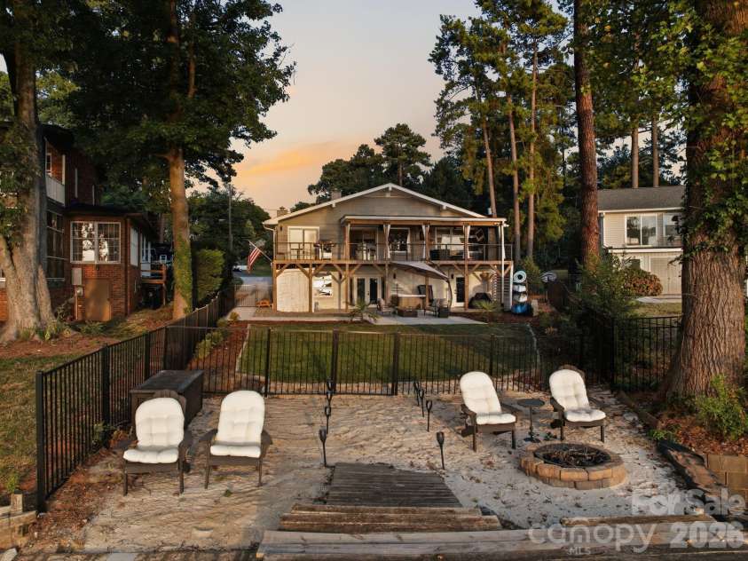 21101 Island Forest Drive, Cornelius, NC 28031.  MLS# CAR4401080, YatesRealty ID 39455. 