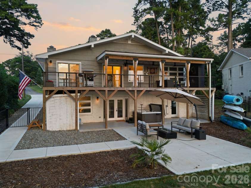21101 Island Forest Drive, Cornelius, NC 28031.  MLS# CAR4401080, YatesRealty ID 39455. 