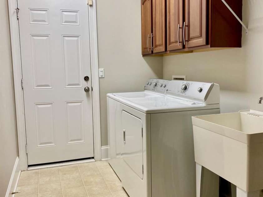 11003 Round Rock Road, Charlotte, NC 28277.  MLS# CAR4345590, YatesRealty ID 3946. Spacious Laundry
