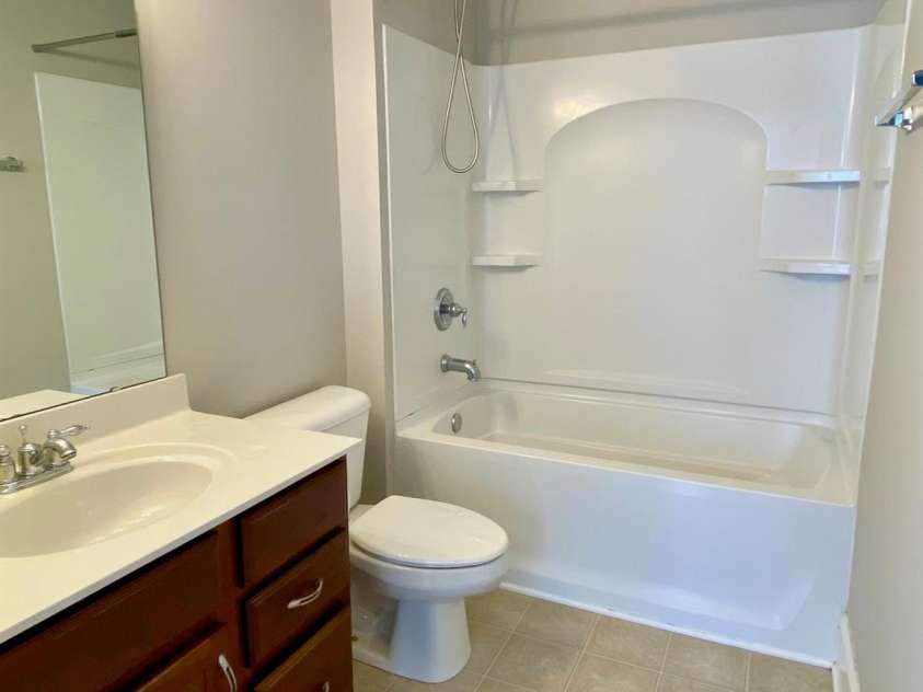 11003 Round Rock Road, Charlotte, NC 28277.  MLS# CAR4345590, YatesRealty ID 3946. Upper Level Full Bath