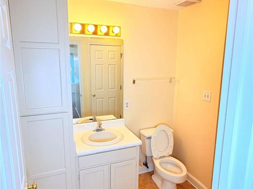 1101 #44 Morehead Street, Charlotte, NC 28204.  MLS# CAR4336369, YatesRealty ID 3946. Bathroom 2