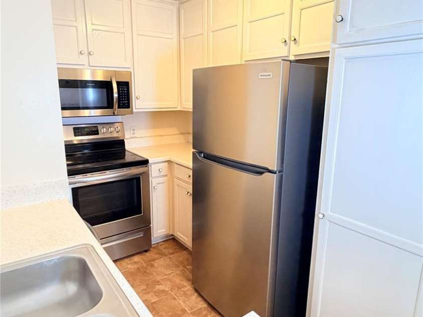 1101 #44 Morehead Street, Charlotte, NC 28204.  MLS# CAR4336369, YatesRealty ID 3946. Kitchen