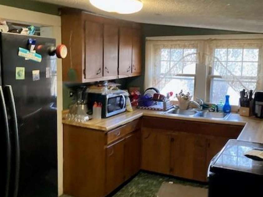 335 Fountain Way, Swannanoa, NC 28778.  MLS# CAR4206177, YatesRealty ID 3946. Kitchen