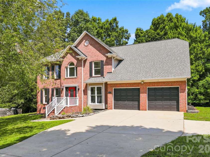 122 Tattersall Drive, Statesville, NC 28677.  MLS# CAR4402896, YatesRealty ID 39462. 
