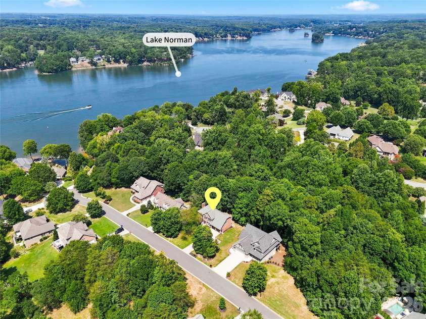 122 Tattersall Drive, Statesville, NC 28677.  MLS# CAR4402896, YatesRealty ID 39462. 