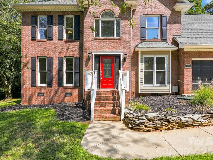 122 Tattersall Drive, Statesville, NC 28677.  MLS# CAR4402896, YatesRealty ID 39462. 