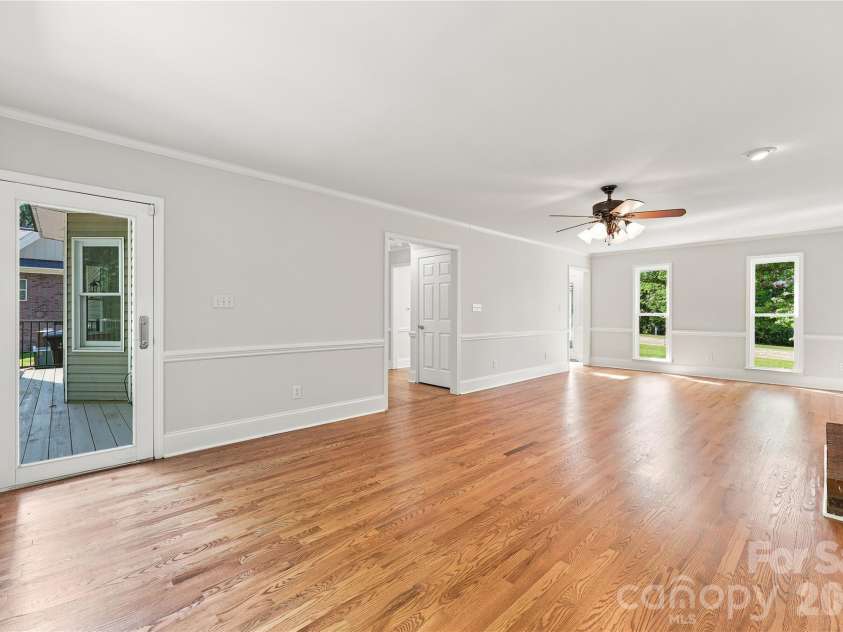 122 Tattersall Drive, Statesville, NC 28677.  MLS# CAR4402896, YatesRealty ID 39462. 