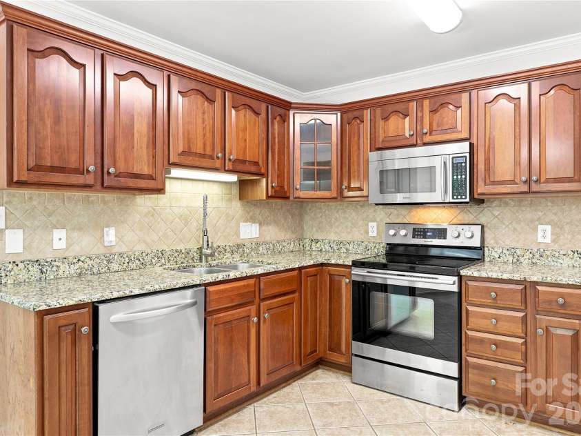 122 Tattersall Drive, Statesville, NC 28677.  MLS# CAR4402896, YatesRealty ID 39462. 
