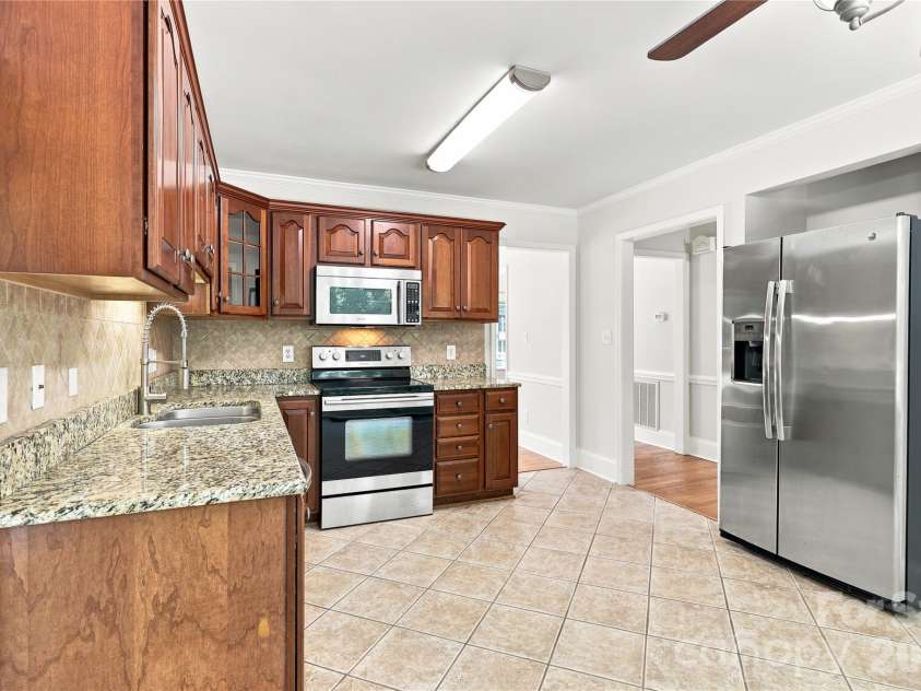 122 Tattersall Drive, Statesville, NC 28677.  MLS# CAR4402896, YatesRealty ID 39462. 