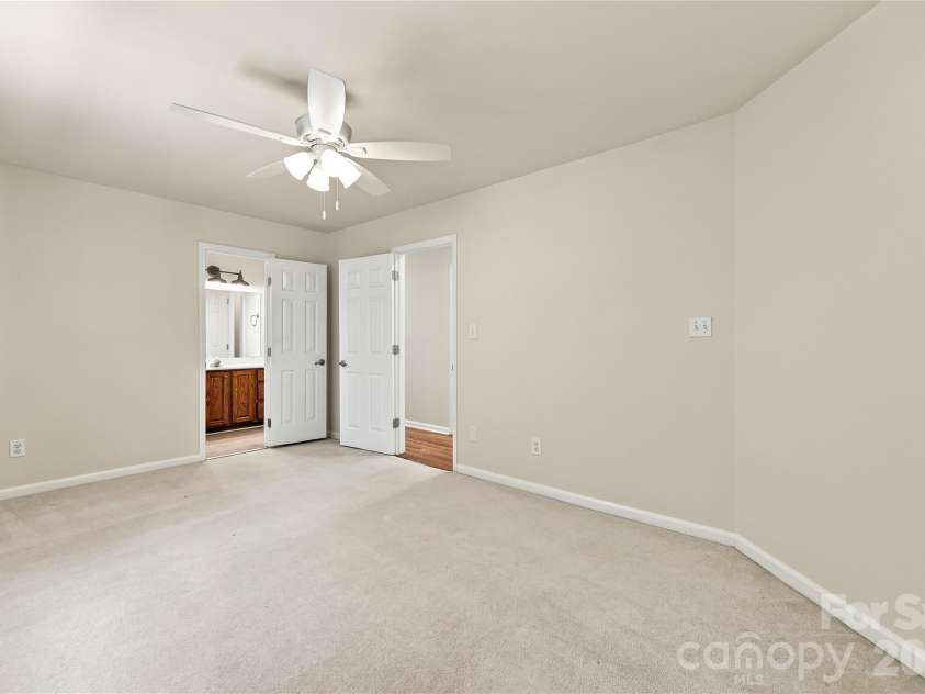 122 Tattersall Drive, Statesville, NC 28677.  MLS# CAR4402896, YatesRealty ID 39462. 