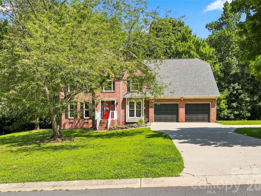 122 Tattersall Drive, Statesville, NC 28677.  MLS# CAR4402896, YatesRealty ID 39462. 