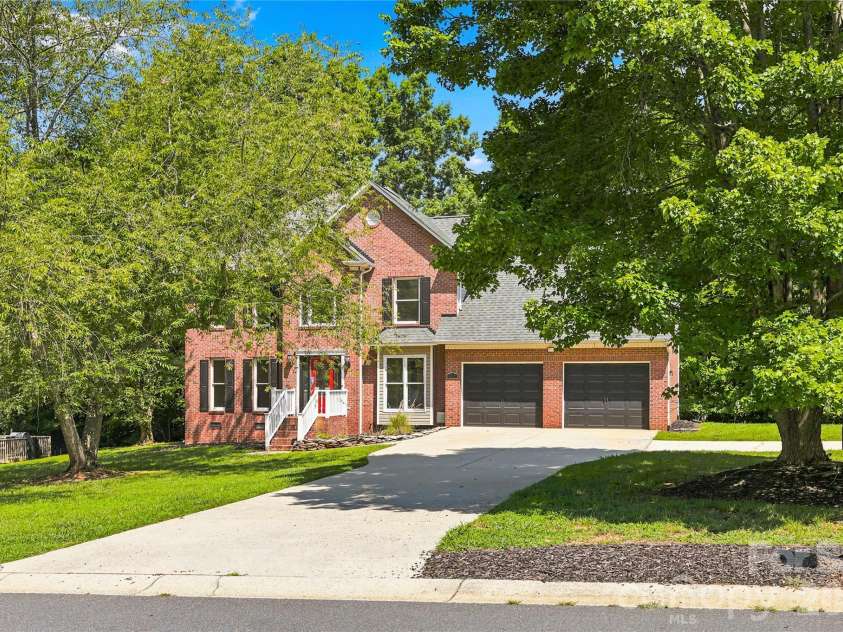 122 Tattersall Drive, Statesville, NC 28677.  MLS# CAR4402896, YatesRealty ID 39462. 