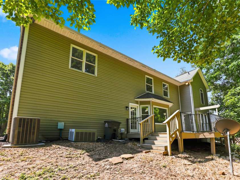 122 Tattersall Drive, Statesville, NC 28677.  MLS# CAR4402896, YatesRealty ID 39462. 