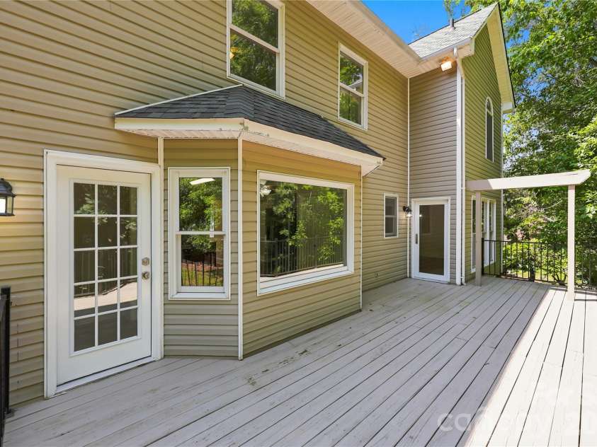 122 Tattersall Drive, Statesville, NC 28677.  MLS# CAR4402896, YatesRealty ID 39462. 