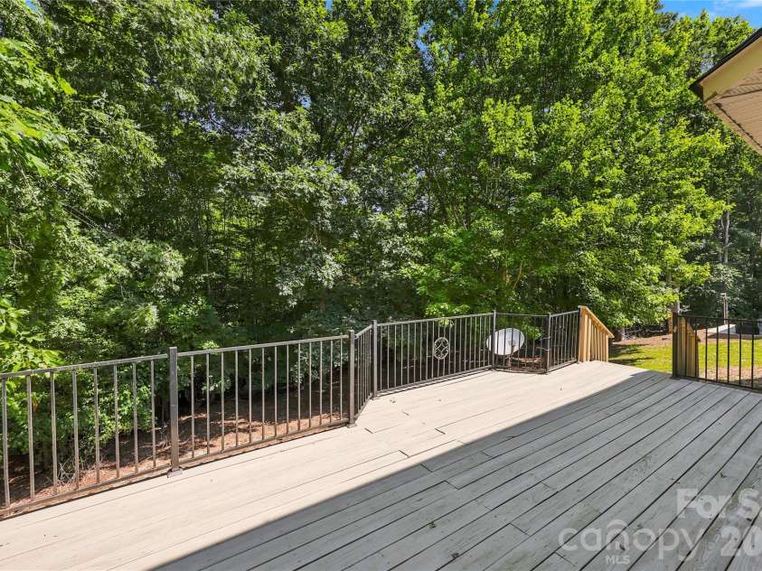 122 Tattersall Drive, Statesville, NC 28677.  MLS# CAR4402896, YatesRealty ID 39462. 