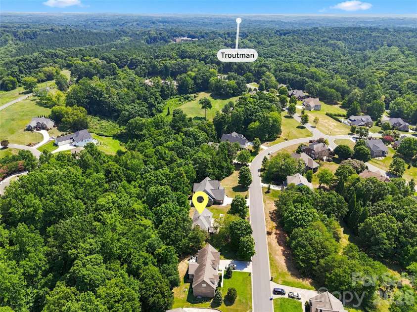 122 Tattersall Drive, Statesville, NC 28677.  MLS# CAR4402896, YatesRealty ID 39462. 