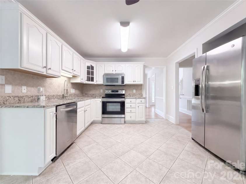 122 Tattersall Drive, Statesville, NC 28677.  MLS# CAR4402896, YatesRealty ID 39462. 